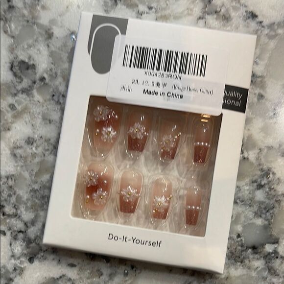 Source Unknown Floral Nail Set - Pink and White - Picture 1 of 5